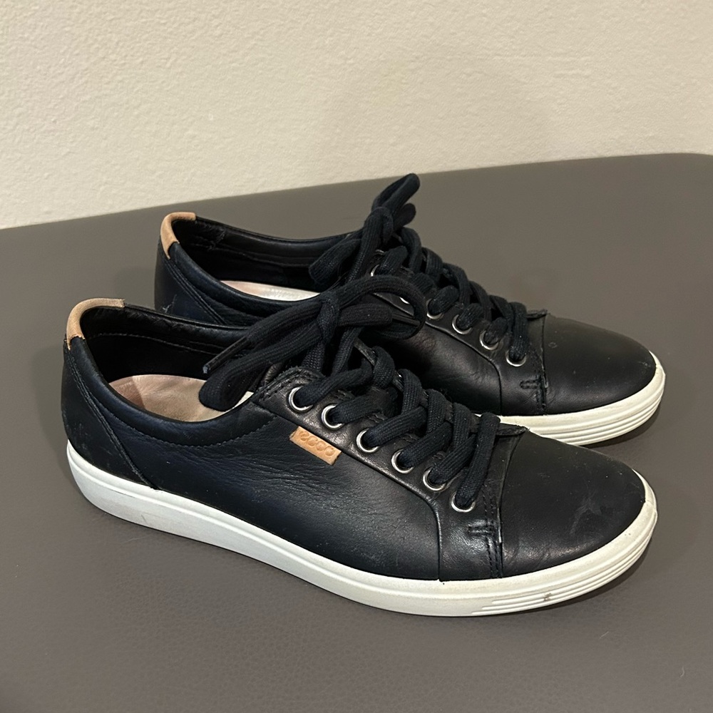 Ecco women’s soft 7 sneaker. Size6.5/eu 37
